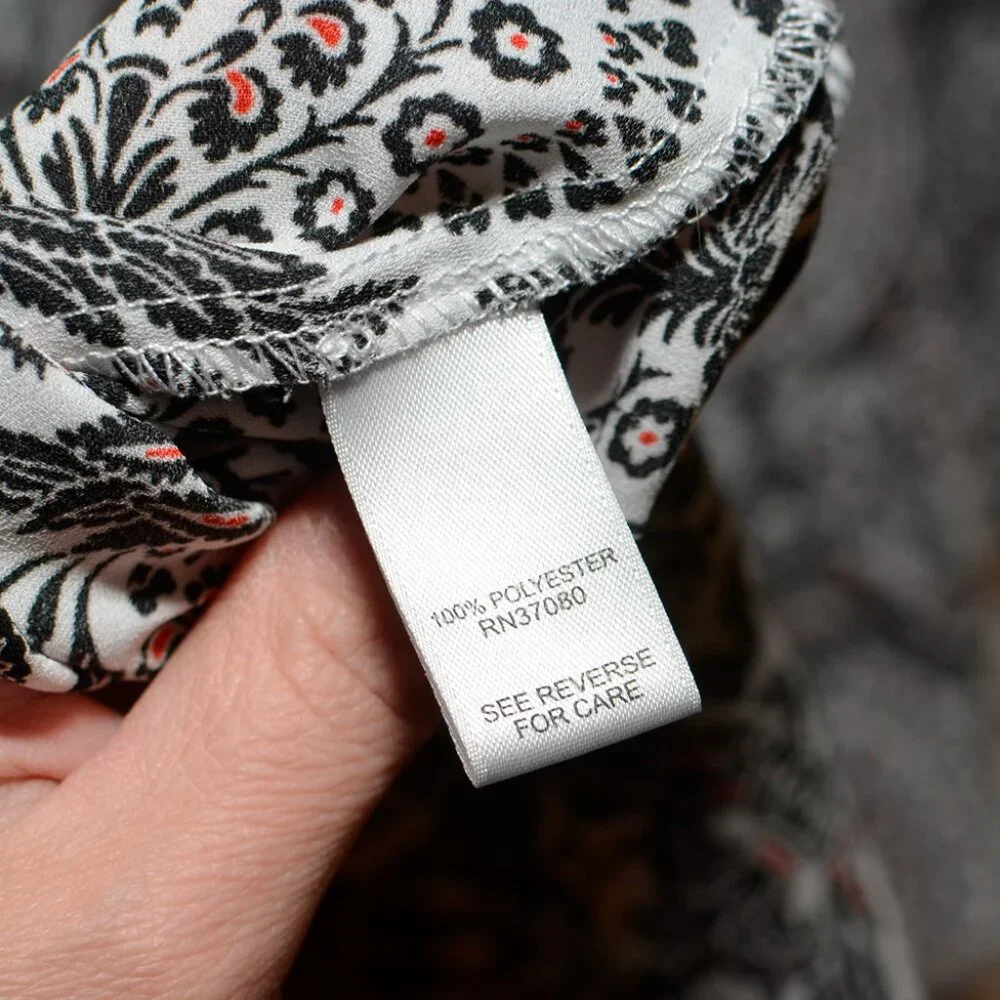 Plus Size Cato 18/20 Black, White & Red High-Low Blouse With Roll Tab Sleeves - Picture 2 of 11